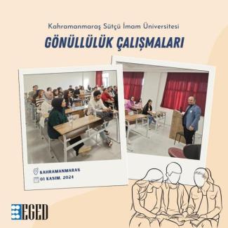 Görselde, Kahramanmaraş Sütçü İmam Üniversitesi Gönüllülük Çalışmaları başlığı altında iki fotoğraf yer alıyor. İlk fotoğrafta, bir sınıfta oturan öğrenciler görülüyor. Öğrenciler sıralarda oturmuş, dikkatle bir şey dinliyorlar. İkinci fotoğrafta ise, bir erkek konuşmacı sınıfın önünde duruyor ve öğrencilere hitap ediyor. Arka planda kırmızı perdeler var. Görselin sol alt köşesinde "Kahramanmaraş" ve "01 Kasım 2024" bilgileri yer alıyor. Ayrıca "EGED" logosu da bulunuyor.